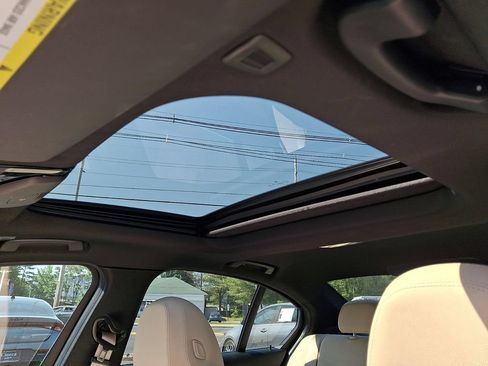 Used 2021 BMW 330i xDrive Sedan w/ Convenience Package AWD/4WD image 17