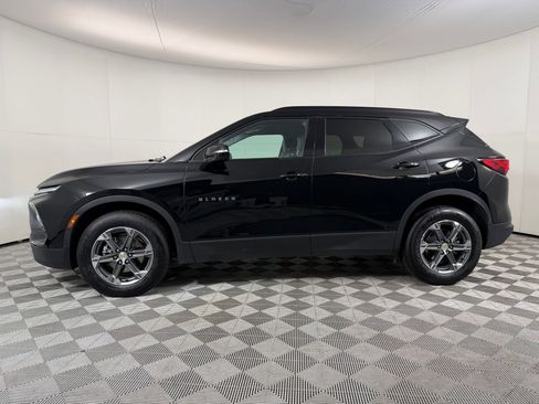 Used 2024 Chevrolet Blazer LT AWD/4WD image 2