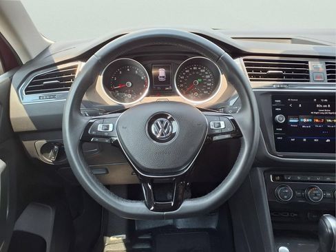 Used 2020 Volkswagen Tiguan SE AWD/4WD image 23