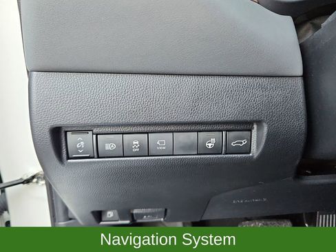 Used 2021 Toyota Venza Limited image 15