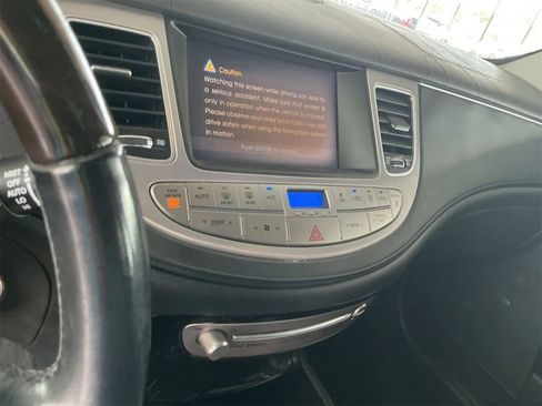 Used 2012 Hyundai Genesis 5.0 RWD image 5
