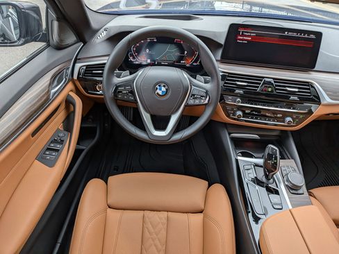 Certified 2023 BMW 530i w/ Premium Package image 33