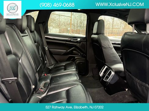 Used 2017 Porsche Cayenne Platinum Edition image 27