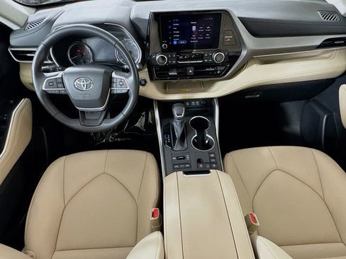 Used 2023 Toyota Highlander XLE AWD/4WD image 24