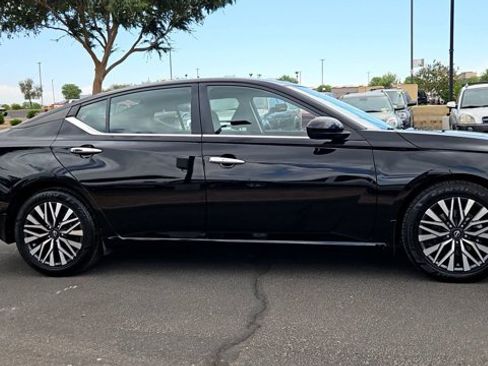 Used 2023 Nissan Altima 2.5 SV FWD image 9