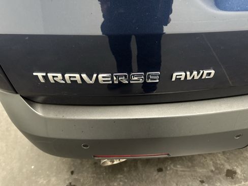 Used 2022 Chevrolet Traverse LT AWD/4WD image 14