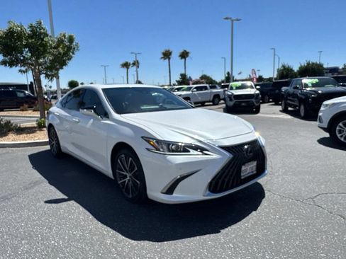 Used 2025 Lexus ES 350 w/ Premium Package FWD image 4