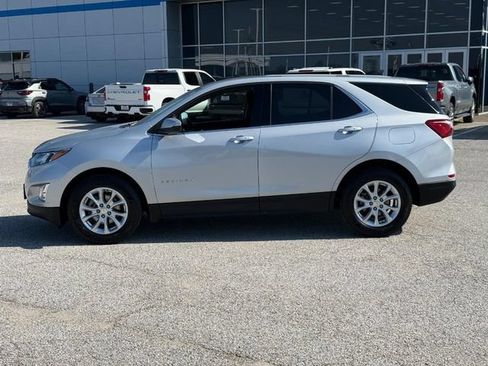 Used 2019 Chevrolet Equinox LT FWD image 2