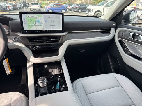 New 2026 Ford Explorer Platinum w/ LUX Leather Package AWD/4WD image 9