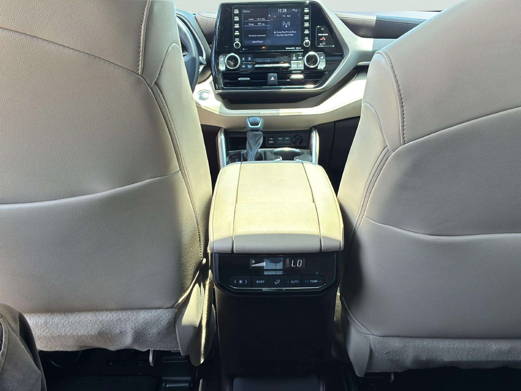 Used 2022 Toyota Highlander XLE FWD image 20