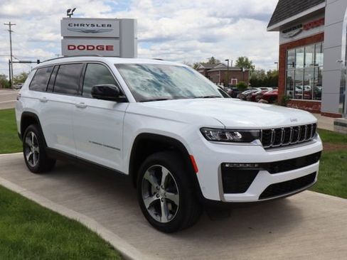 New 2026 Jeep Grand Cherokee L Limited w/ Luxury Tech Group II AWD/4WD image 4
