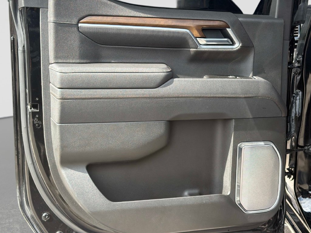 Used 2025 Chevrolet Silverado 1500 High Country w/ High Country Premium Package AWD/4WD image 13