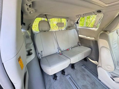 Used 2014 Toyota Sienna Limited w/ Limited Premium Package AWD/4WD image 15