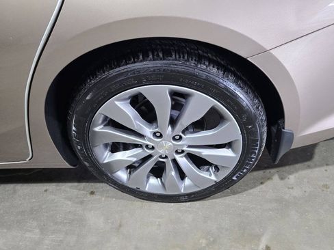 Used 2018 Chevrolet Malibu Premier w/ Premier Sun and Wheel Package FWD image 20