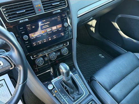Used 2018 Volkswagen Golf R 4-Door image 26