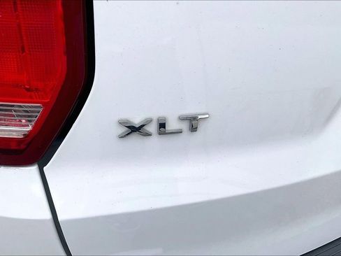 Used 2018 Ford Explorer XLT FWD image 13