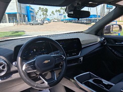 Used 2025 Chevrolet Equinox LT FWD image 8
