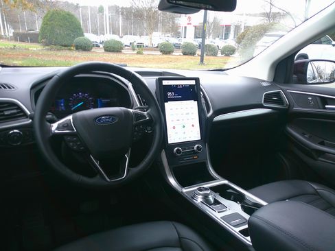 Used 2022 Ford Edge SEL w/ Convenience Package image 32