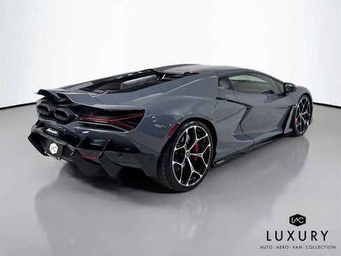 Used 2024 Lamborghini Revuelto image 6