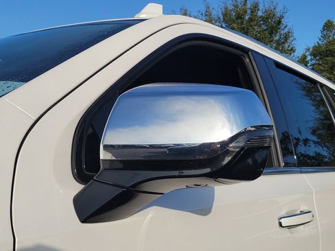 Used 2021 Chevrolet Tahoe Premier w/ Premium Package image 11