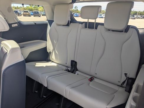 New 2026 Kia Carnival SX w/ SX Dark Edition Package FWD image 17