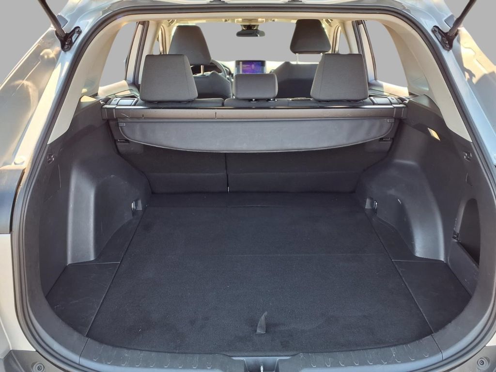 Used 2025 Toyota RAV4 XLE FWD image 24
