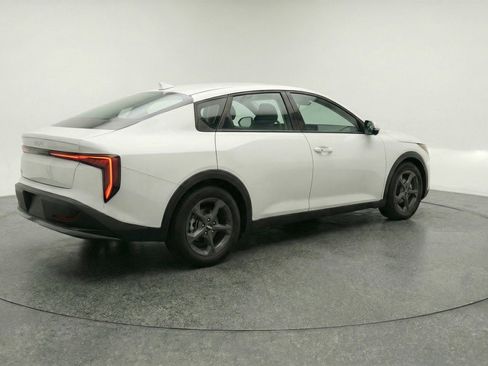 Used 2025 Kia K4 LXS image 9