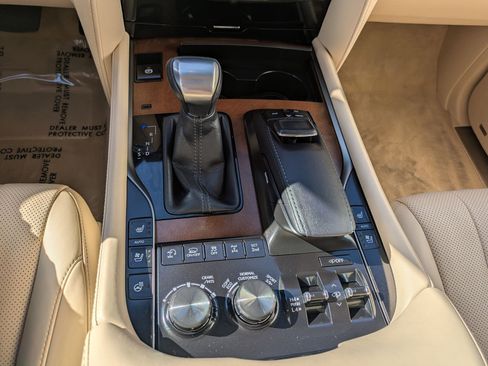 Used 2016 Lexus LX 570 4WD w/ Luxury Package image 28