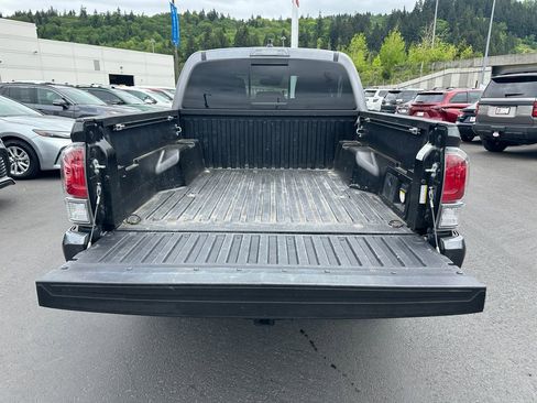 Used 2021 Toyota Tacoma TRD Off-Road w/ Technology Package AWD/4WD image 8