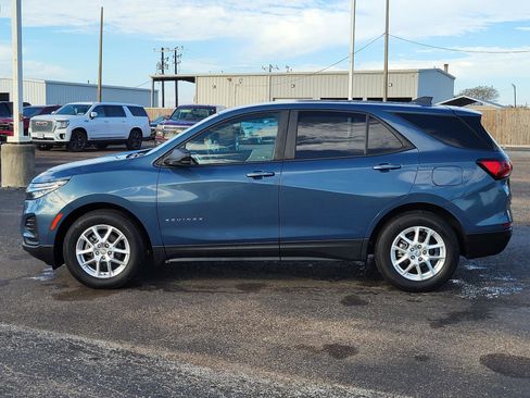 Used 2024 Chevrolet Equinox LS w/ LS Convenience Package image 2