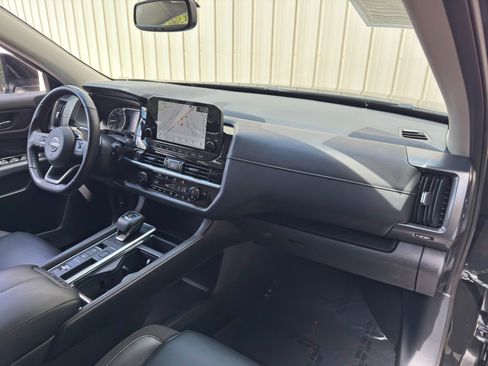 Used 2022 Nissan Pathfinder SL FWD image 13