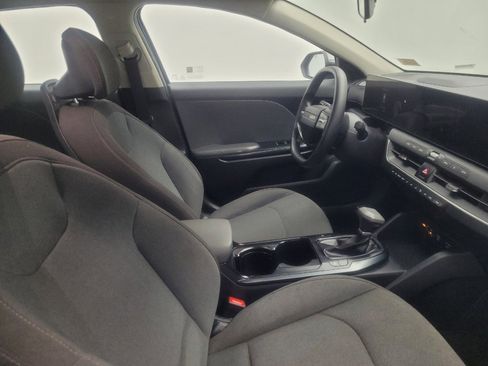 Used 2025 Kia K4 FWD image 21