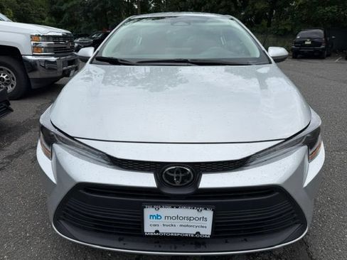 Used 2025 Toyota Corolla LE FWD image 2