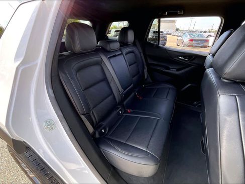 Used 2025 Chevrolet Equinox LT w/ Convenience Package II image 18