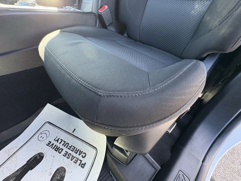 Used 2023 Ford Explorer XLT image 45