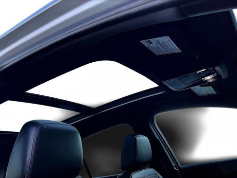 Used 2022 Chevrolet Equinox RS w/ Infotainment Package image 19