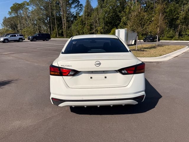 Used 2025 Nissan Altima 2.5 SV FWD image 12