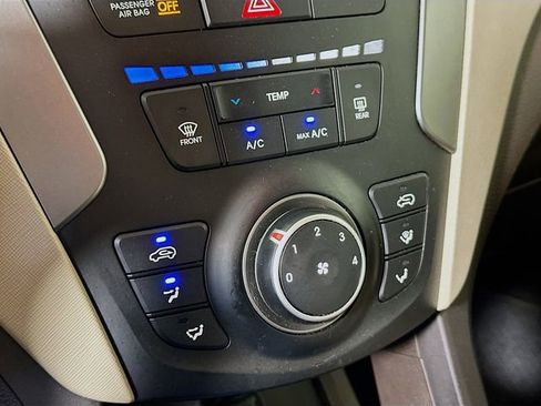 Used 2018 Hyundai Santa Fe Sport w/ Cargo Package FWD image 17