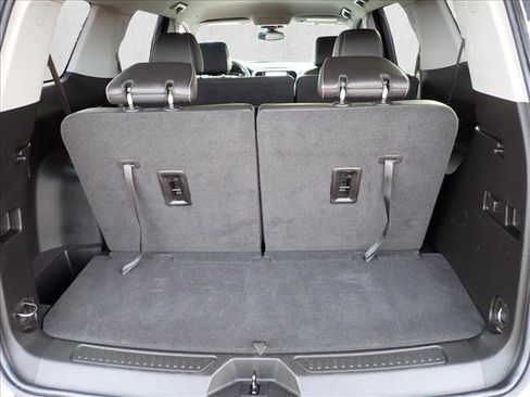 Used 2023 GMC Acadia SLT image 8