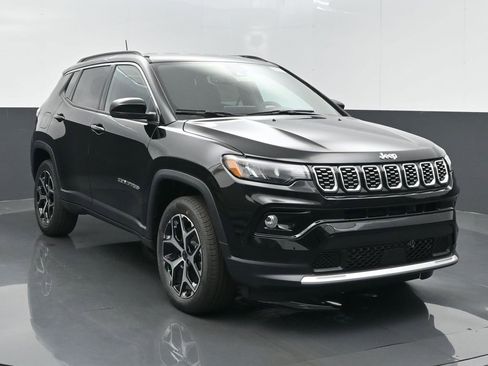Used 2025 Jeep Compass Limited image 1