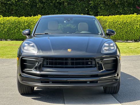 Certified 2022 Porsche Macan AWD/4WD image 11