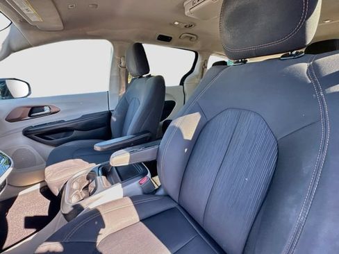 Used 2018 Chrysler Pacifica Touring Plus w/ Tire & Wheel Group FWD image 24