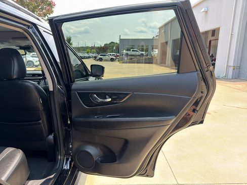 Used 2020 Nissan Rogue SL w/ Premium Package FWD image 16