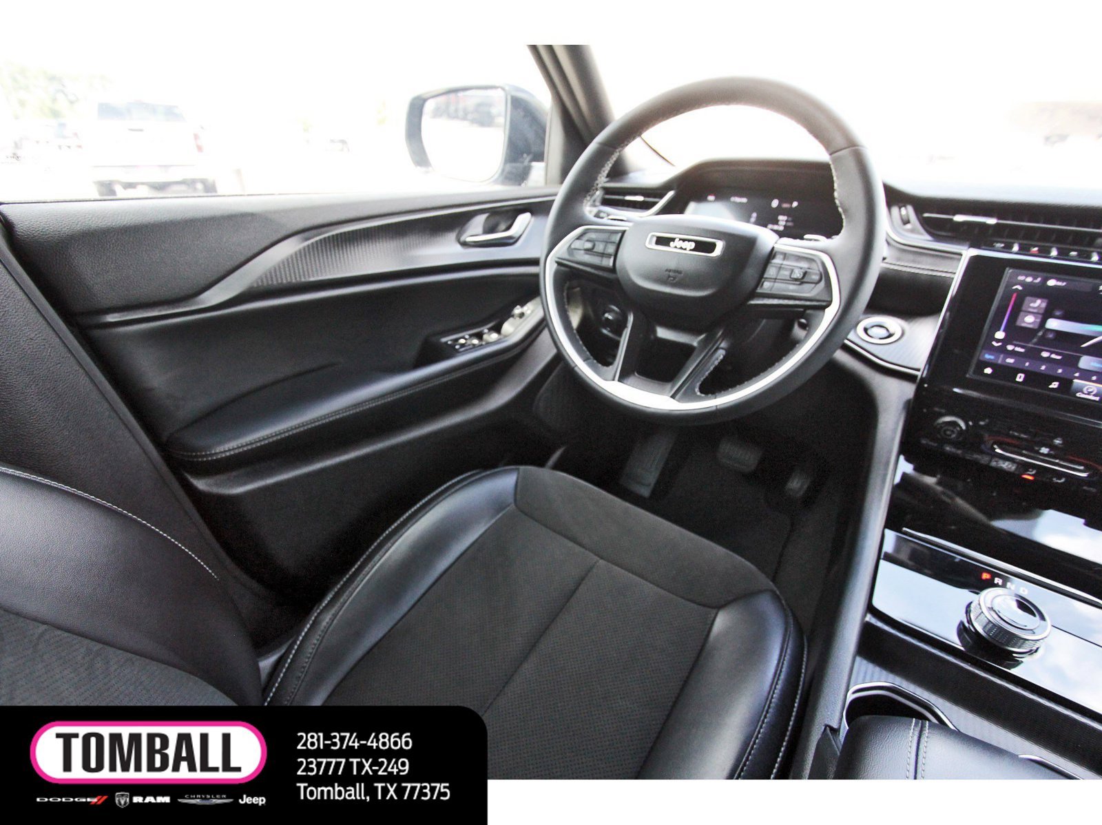 Used 2024 Jeep Grand Cherokee Altitude RWD image 9