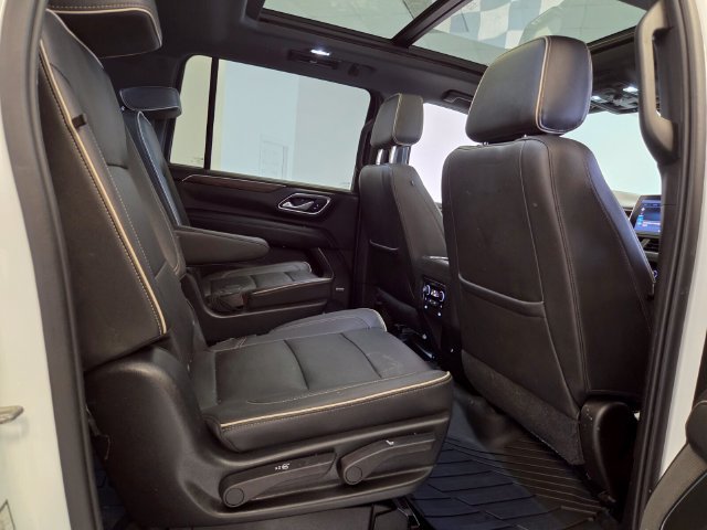 Used 2021 Chevrolet Suburban Premier w/ Premium Package RWD image 18