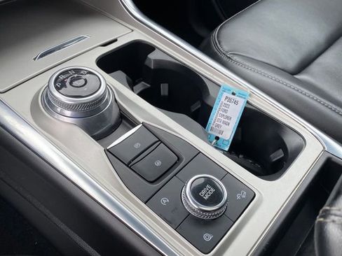 Used 2023 Ford Explorer XLT image 11