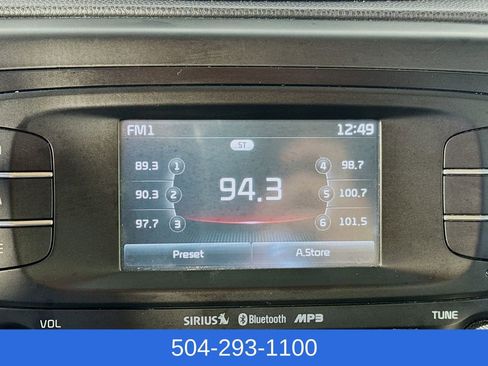 Used 2016 Kia Soul + image 12