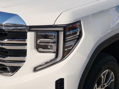 Used 2025 GMC Sierra 1500 SLT image 8