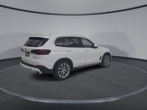 Used 2025 BMW X5 xDrive50e AWD/4WD image 16
