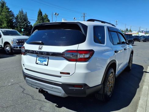 Used 2024 Honda Pilot TrailSport image 4
